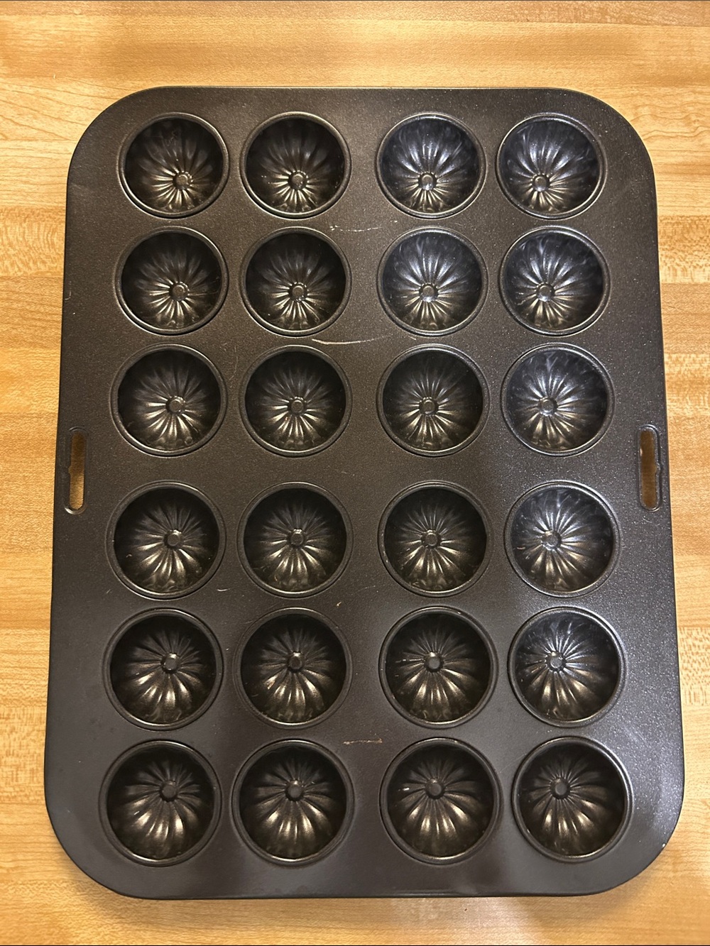 Wilton Black 24-Cavity Donut Hole / Mini Bundt Pan